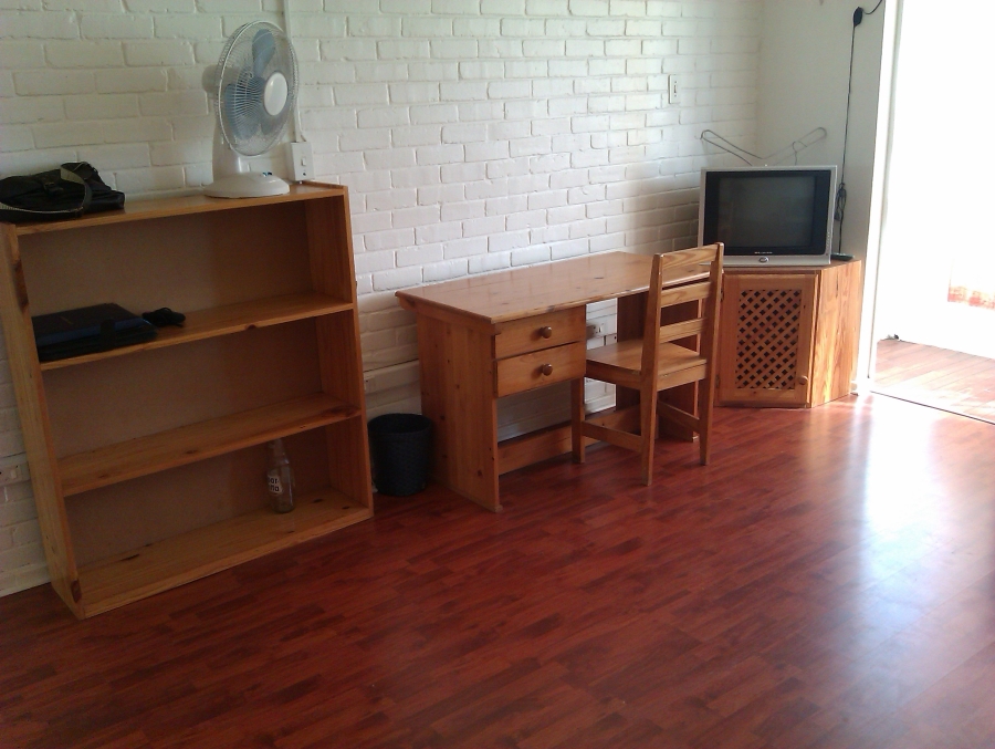 To Let 1 Bedroom Property for Rent in Humewood Eastern Cape